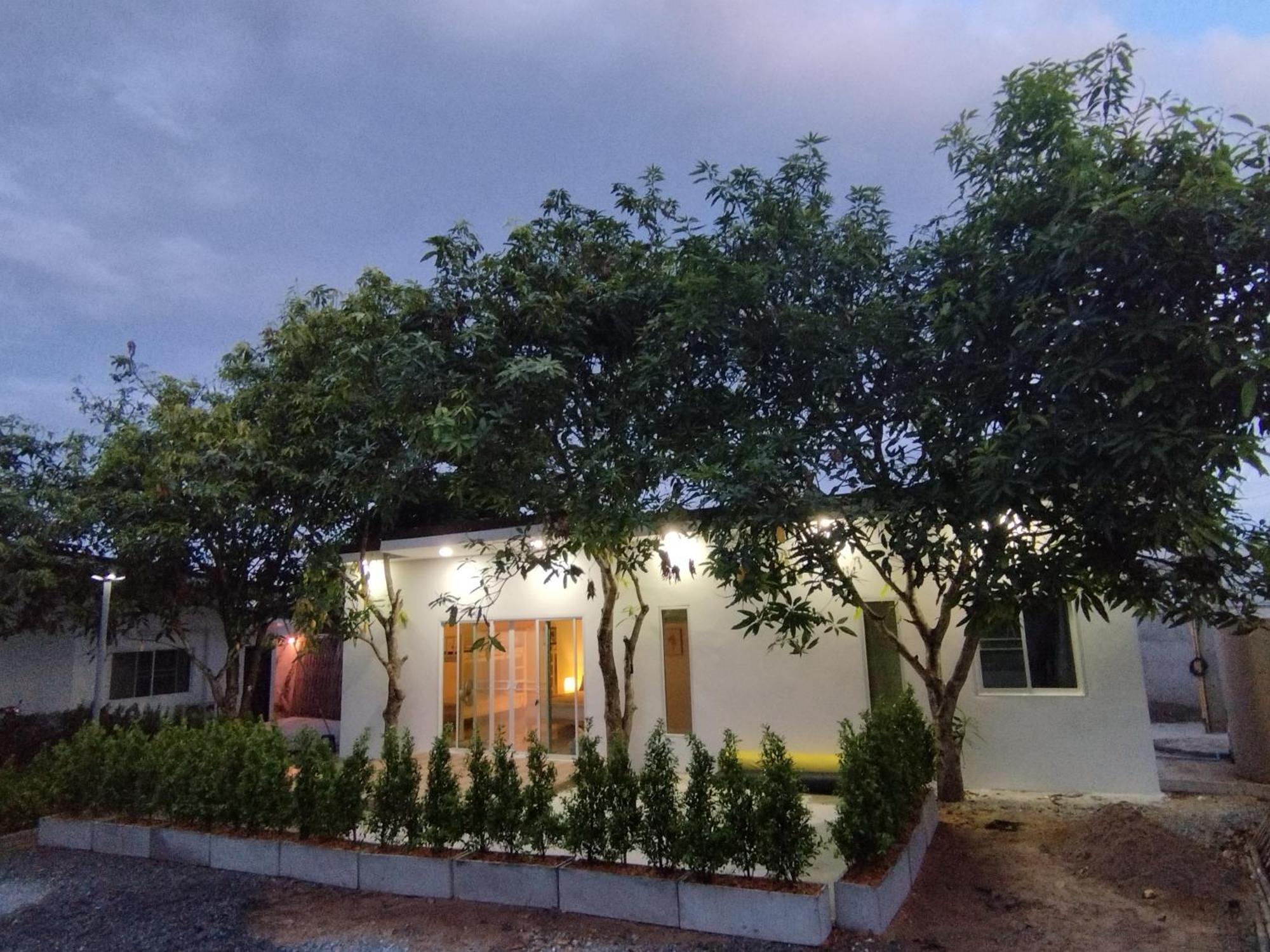La Villa De Madame Su Чиангмай Екстериор снимка